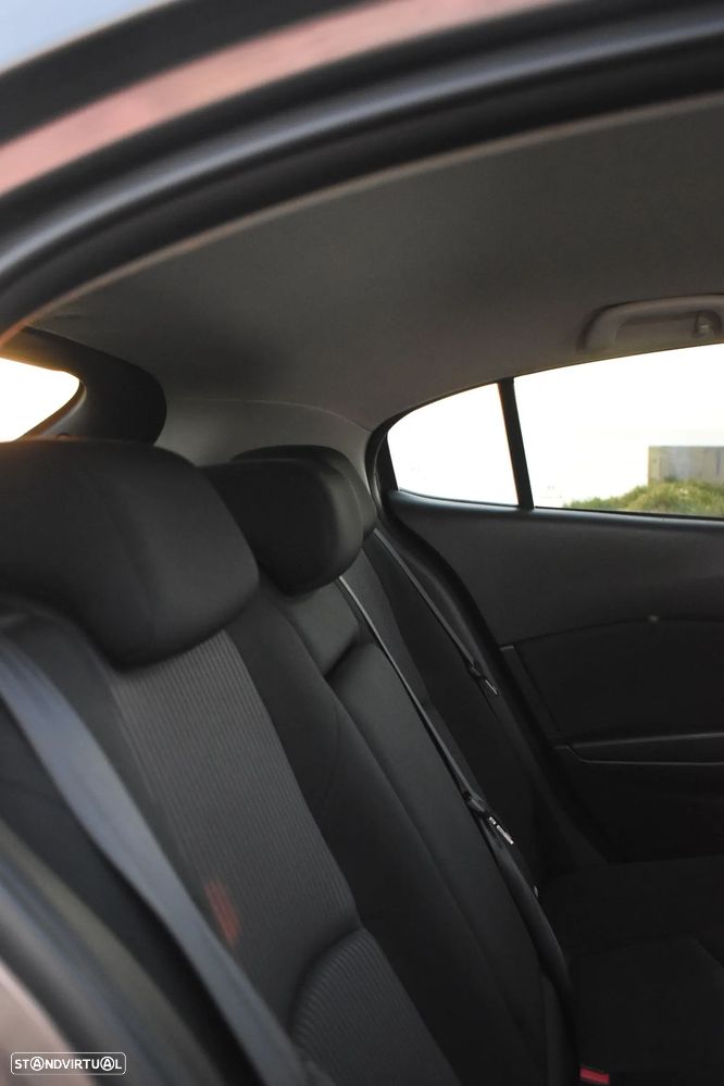 Mazda 3 Hatchback 1.5 Sky-G Evolve Navi - 27