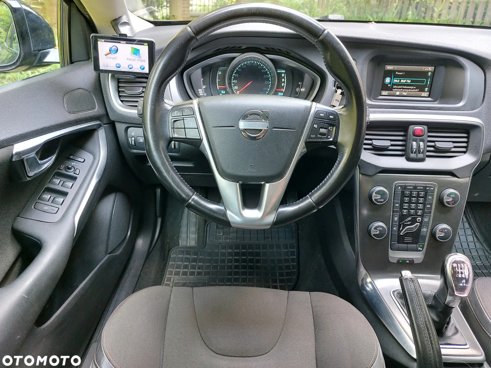Volvo V40 Cross Country D2 Momentum - 8