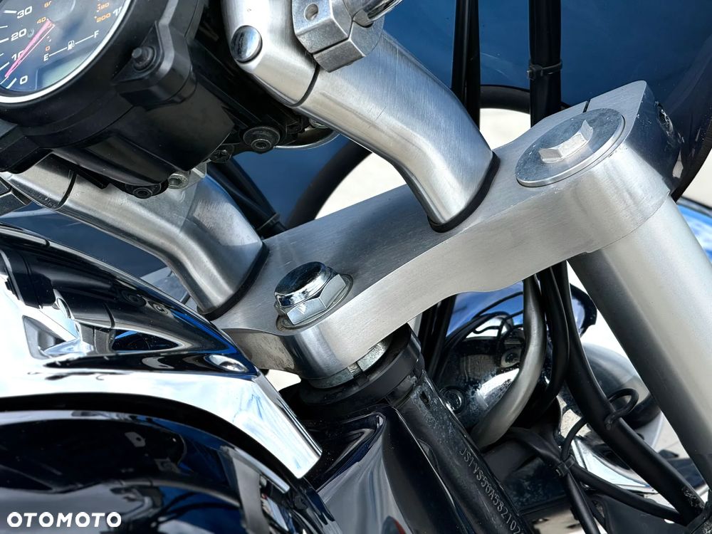 Suzuki Boulevard - 18