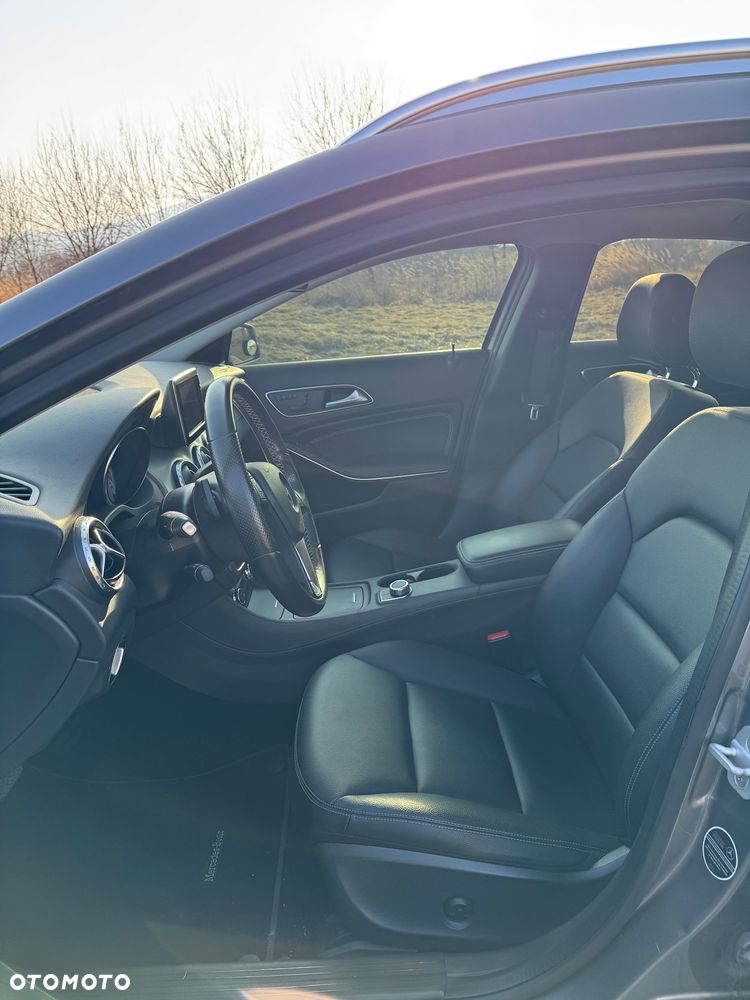 Mercedes-Benz GLA 250 7G-DCT Activity Edition - 16