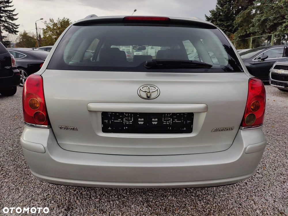 Toyota Avensis - 19