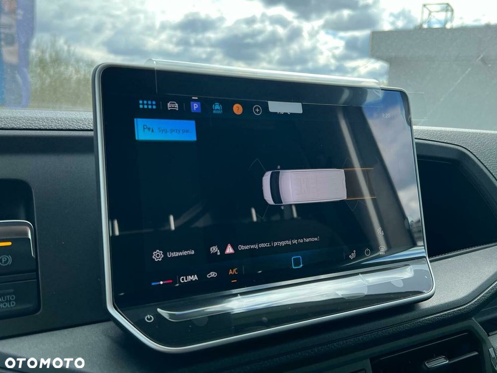 Volkswagen Crafter 35 Furgon z wysokim dachem silnik: 2,0 l EU6 SCR 140 KM / skrzynia biegów: automatyczna 8-biegowa rozstaw osi: 3640 mm - 9