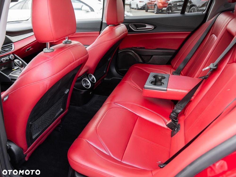 Alfa Romeo Giulia - 19