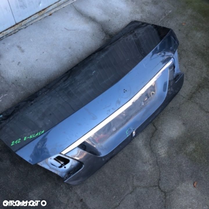 MERCEDES E 212 sedan klapa chrom kolory srebrna budyń szara - 1