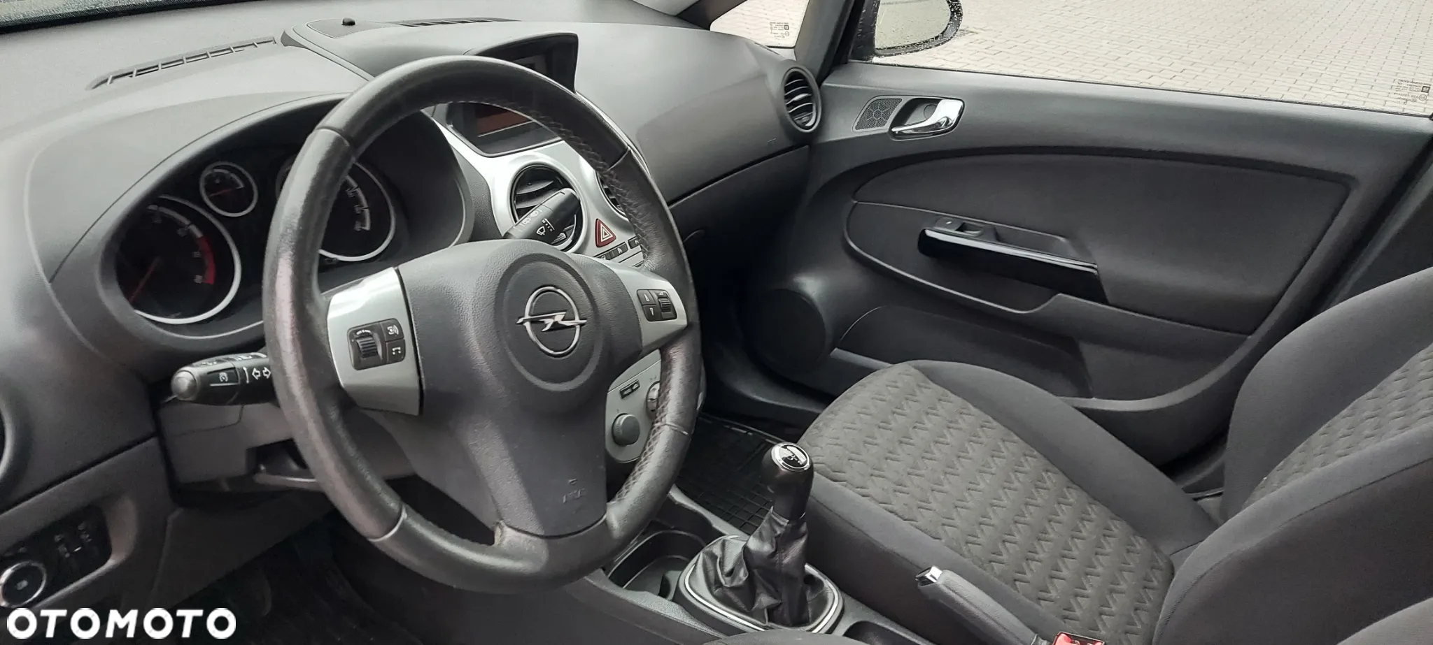Opel Corsa 1.4 16V Cosmo - 40