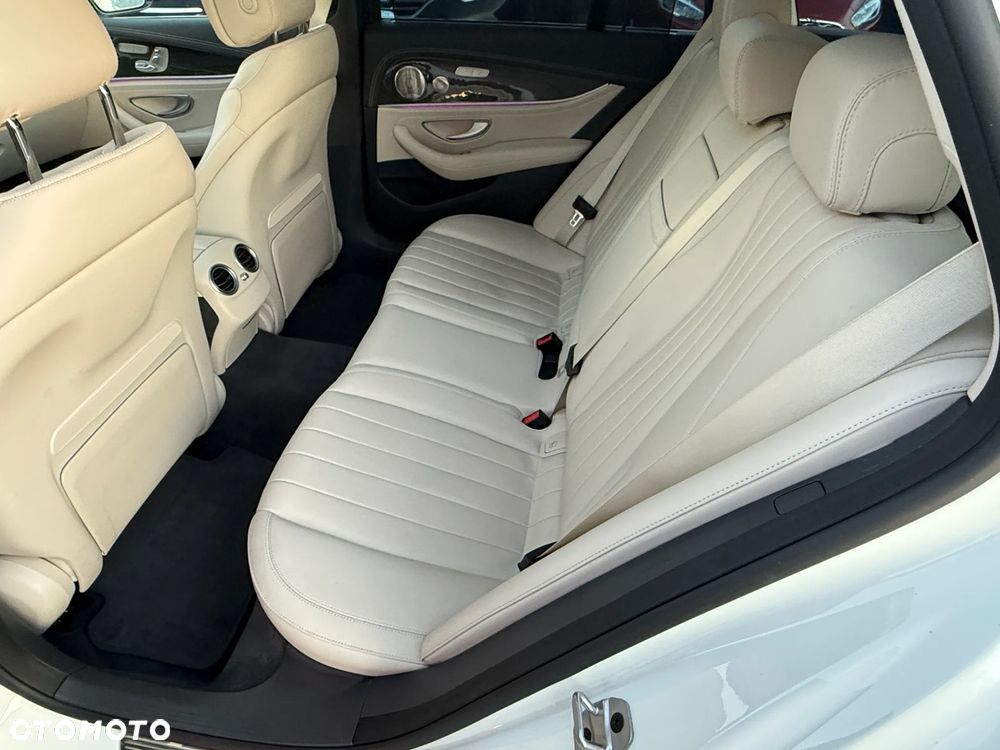 Mercedes-Benz Klasa E 300 d T 9G-TRONIC Avantgarde - 26