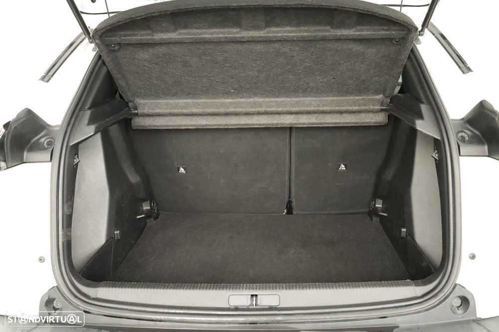 Peugeot 2008 1.2 PureTech Allure Pack EAT8 - 23