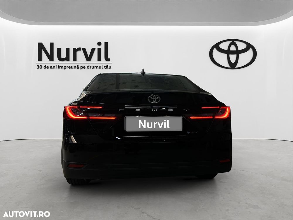 Toyota Camry 2.5 HEV Luxury - 8
