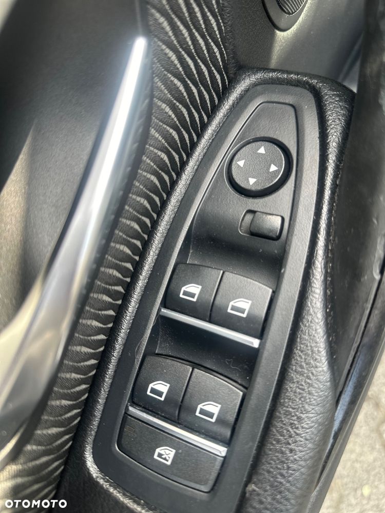 BMW Seria 3 318i - 16