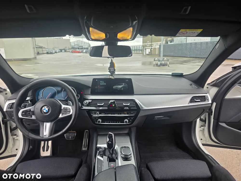 BMW Seria 5 520d xDrive - 15