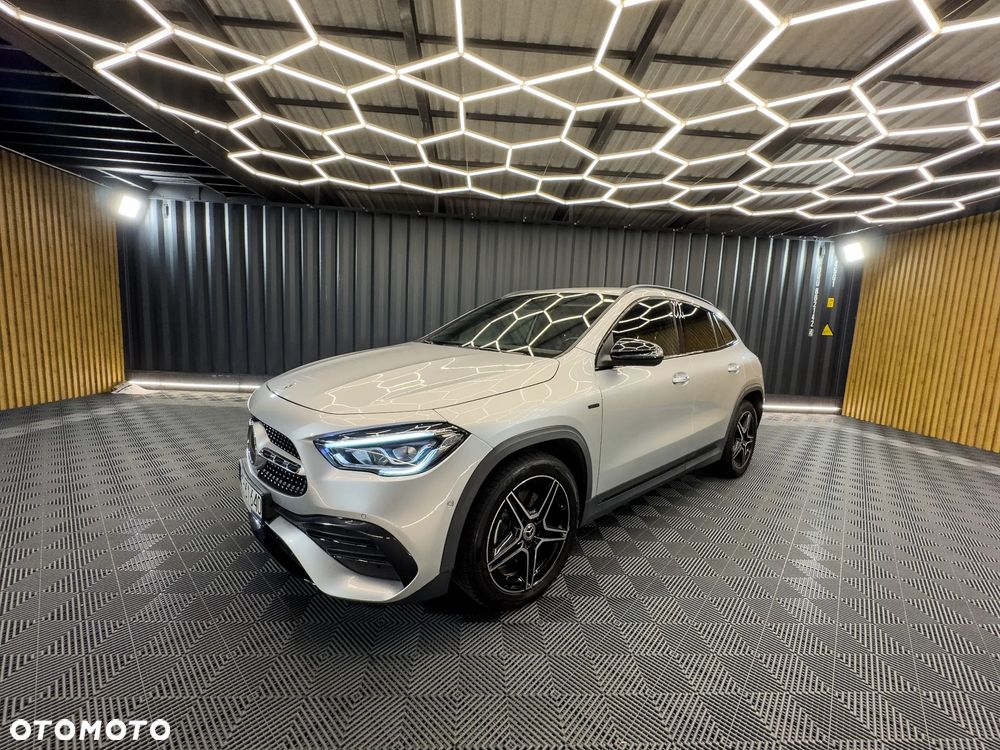 Mercedes-Benz GLA - 8