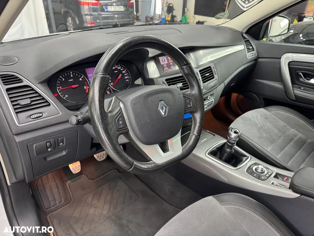 Renault Laguna ENERGY dCi 175 FAP Start & Stop GT - 23