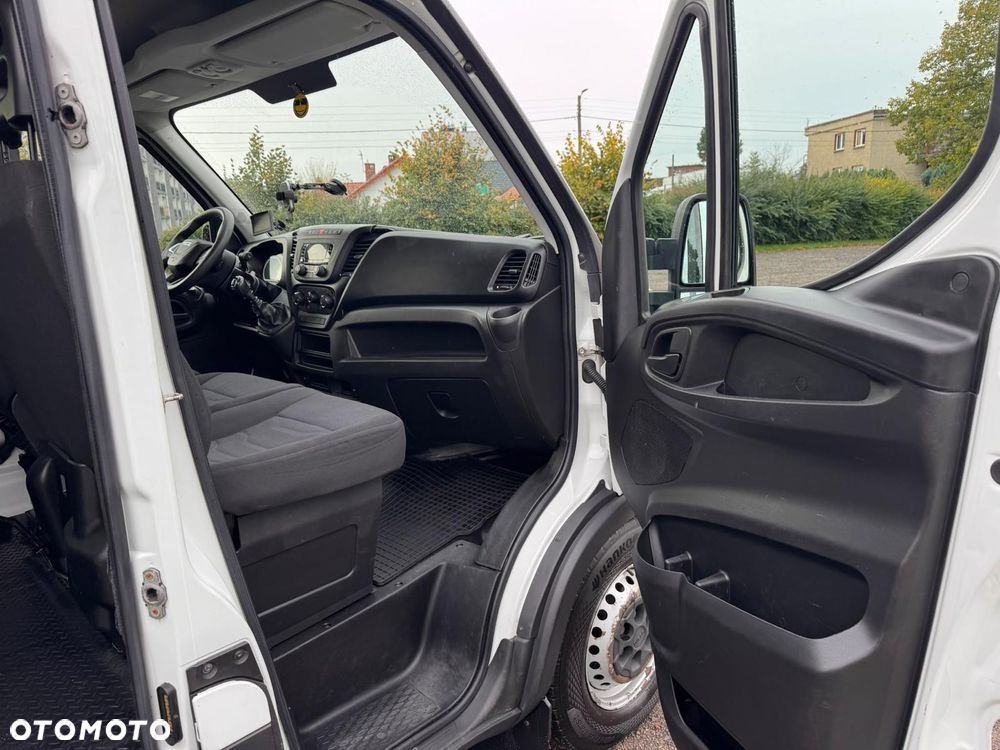Iveco Daily 2021 photo 2