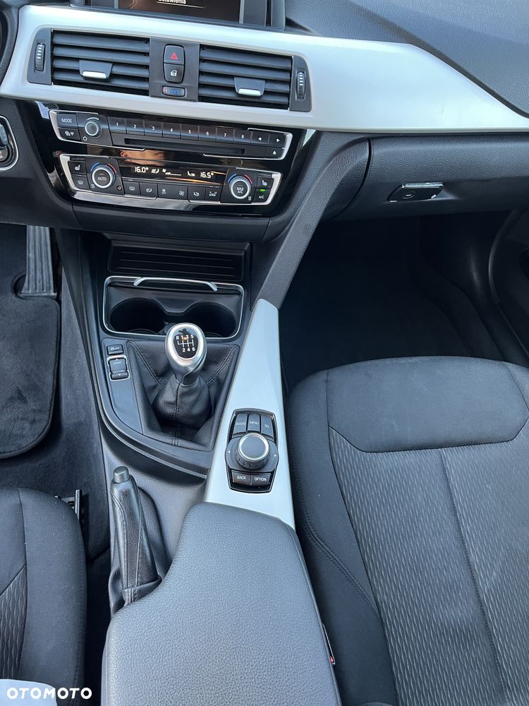 BMW Seria 3 318i Edition Luxury Line Purity - 15