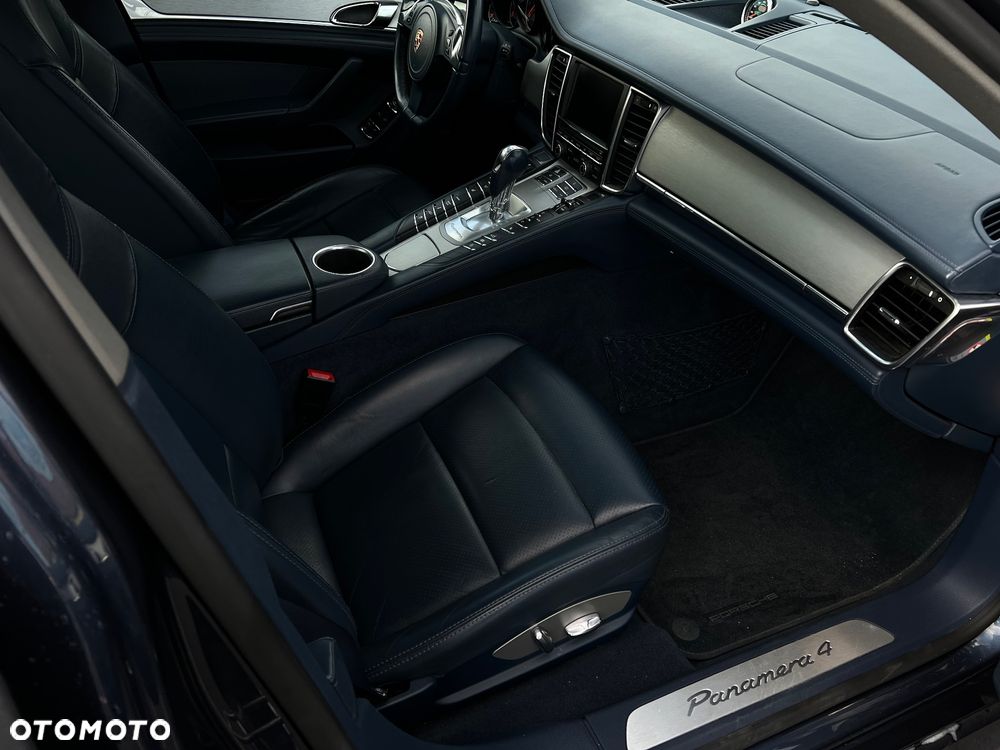 Porsche Panamera 4 - 10