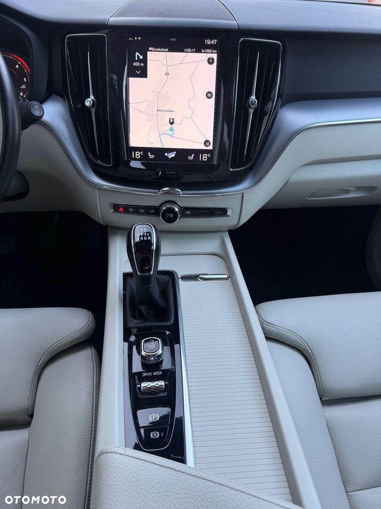 Volvo XC 60 D3 Drive-E Momentum - 24