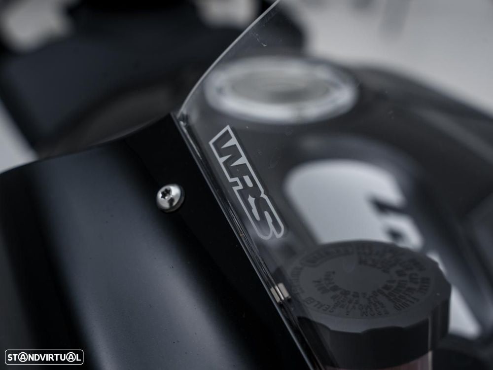 Yamaha R 1 - 18