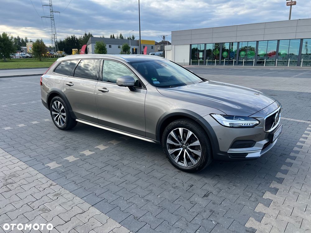 Volvo V90 Cross Country D5 SCR AWD Momentum Pro - 2