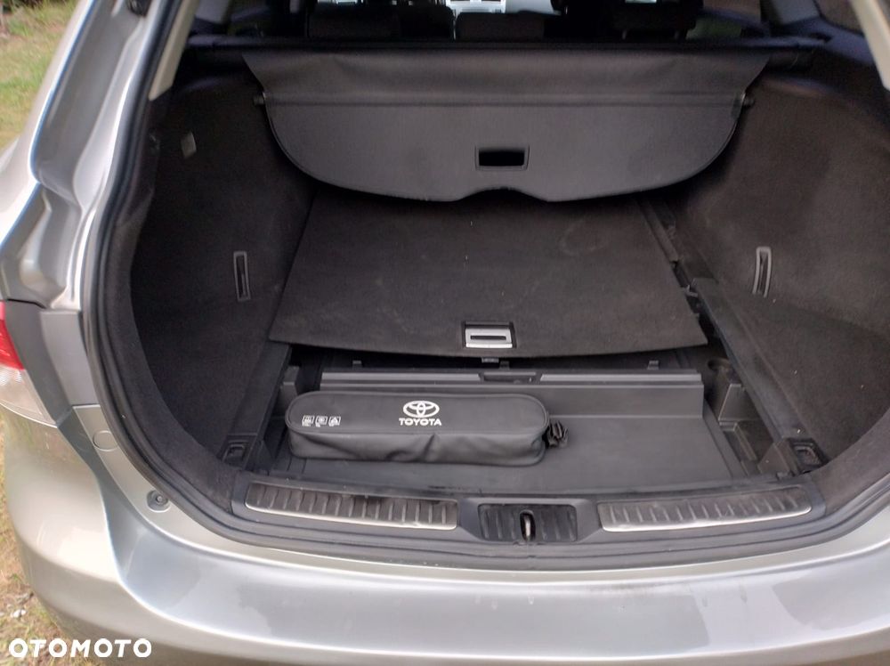Toyota Avensis - 10