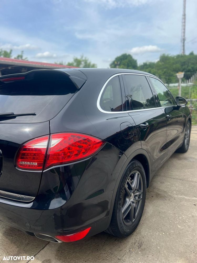 Porsche Cayenne 2011 photo 2