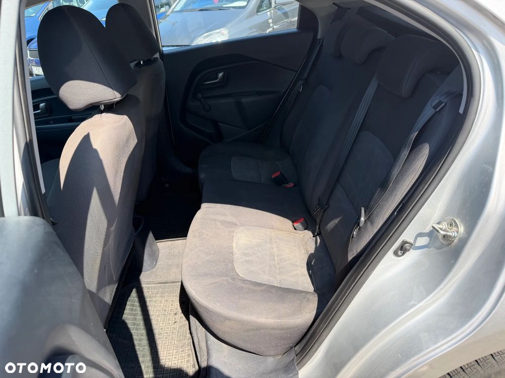 Kia Rio 1.1 CRDI Attract - 10