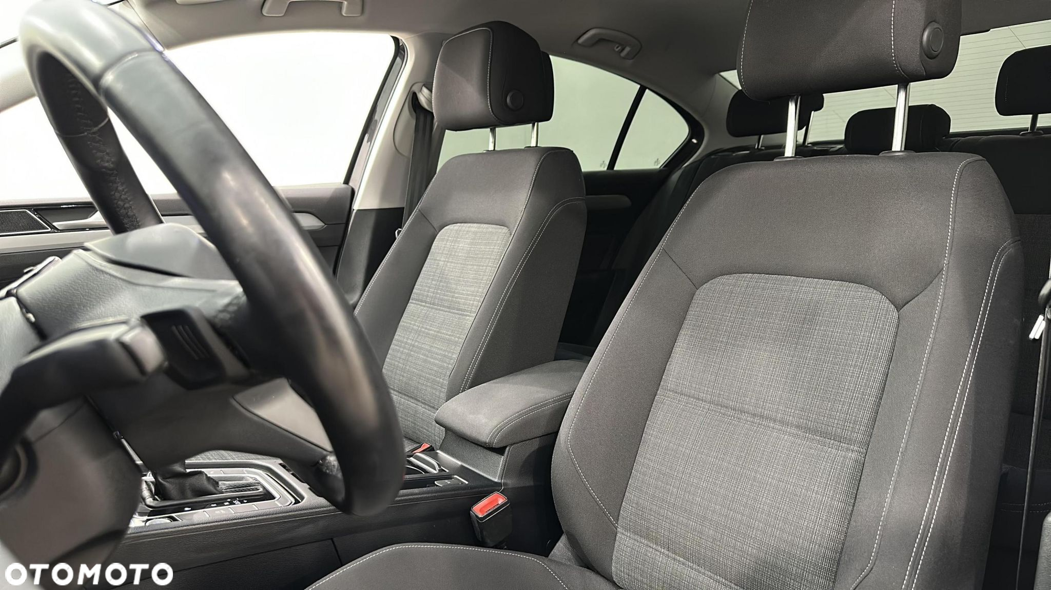 Volkswagen Passat - 18