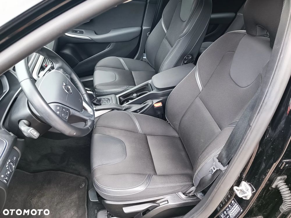Volvo V40 T3 Geartronic Momentum - 28