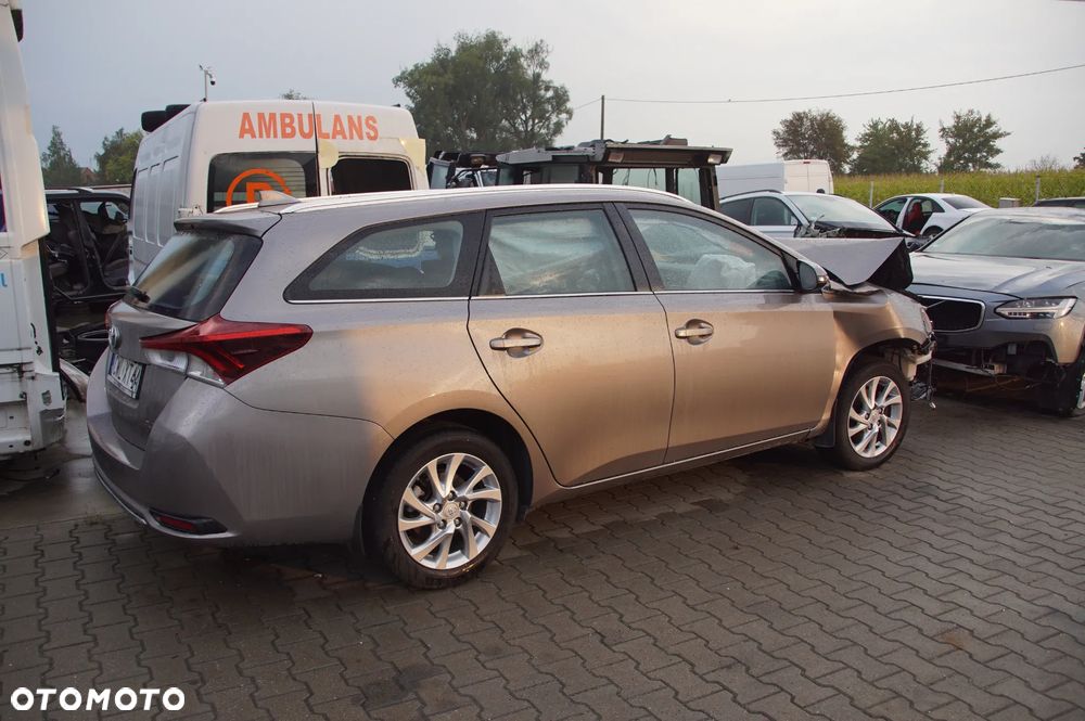 Auto na części - Toyota Auris II 1.6 Valvematic 132 KM 1ZR-FAE MTM 4V8 2015R Silnik Skrzynia Drzwi Szyba Klapa Lampa Lusterko Deska Kokpit Sterownik Moduł Czujnik Licznik Wyświetlacz Kierownica - 3