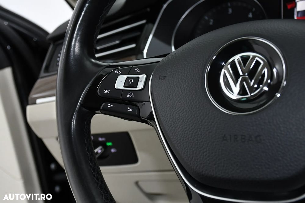 Volkswagen Passat 2.0 TDI SCR DSG Highline - 30