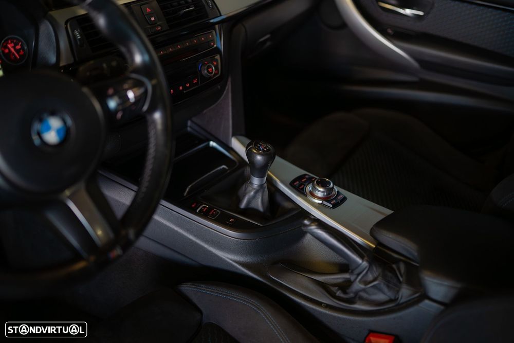 BMW 318 d Pack M - 24