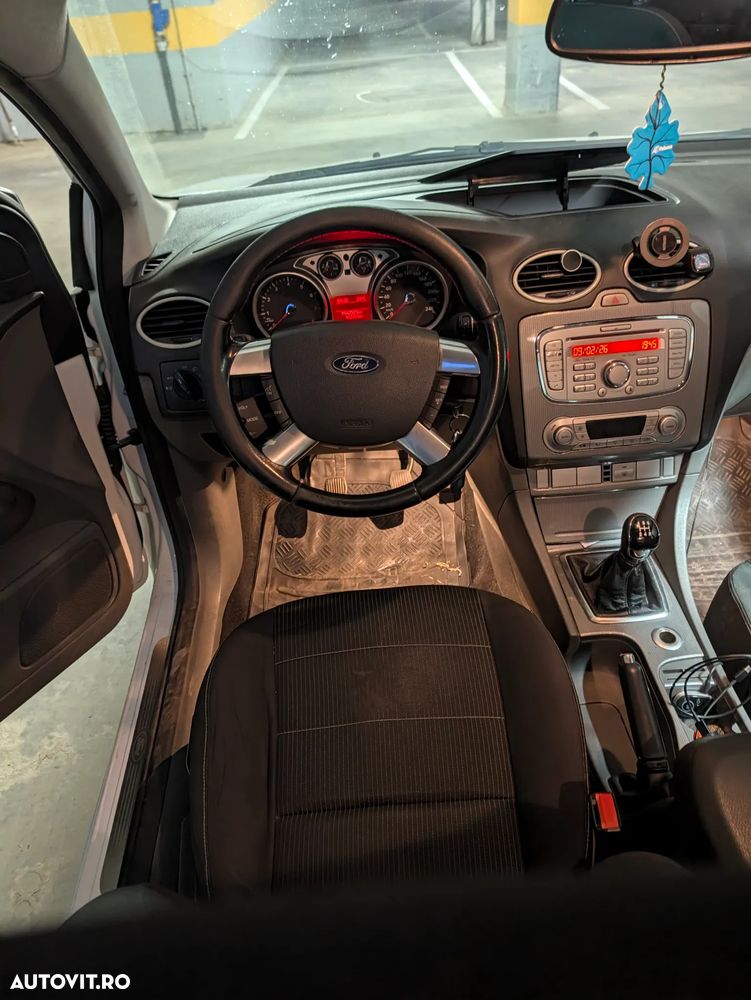 Ford Focus 1.6i Titanium - 5