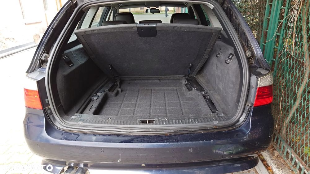 BMW Seria 5 525d xDrive Touring - 11