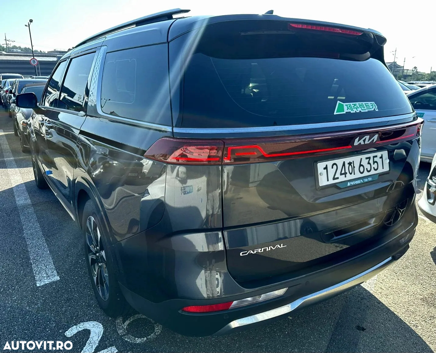 Kia Carnival - 31