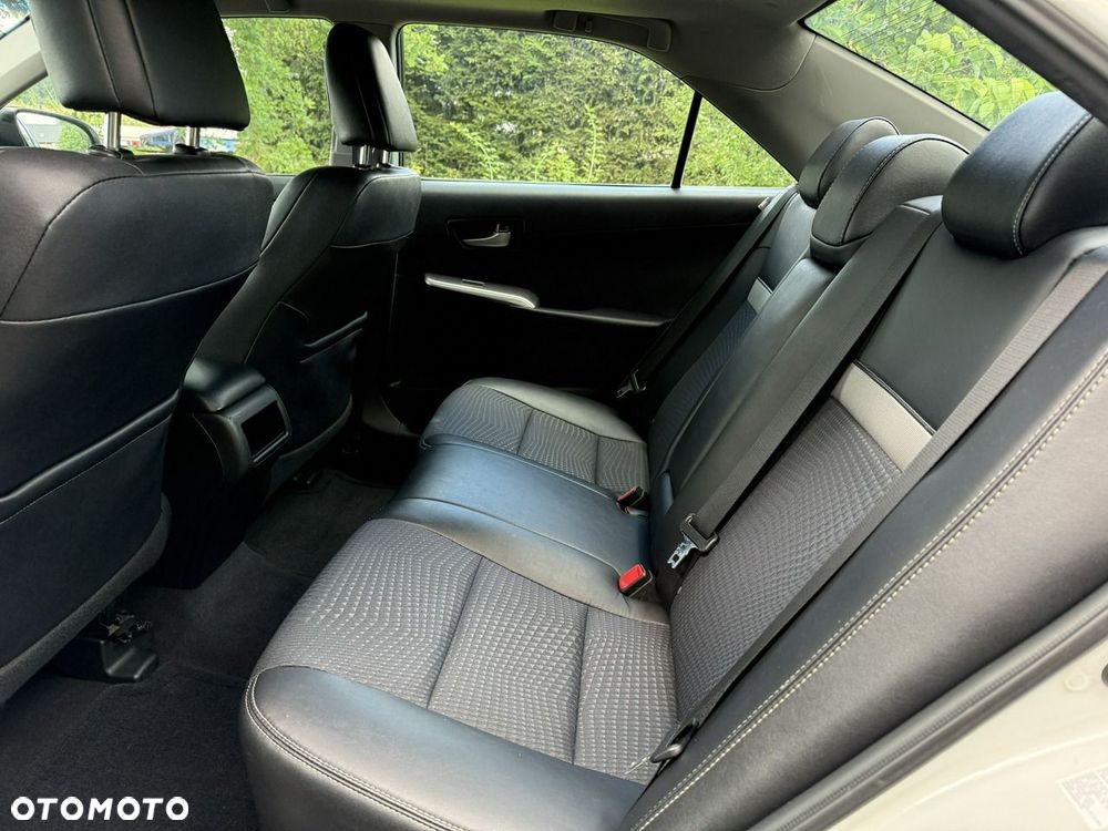 Toyota Camry - 25