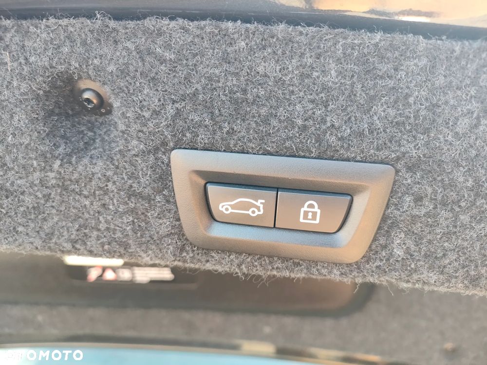 BMW Seria 5 528i Luxury Line - 38