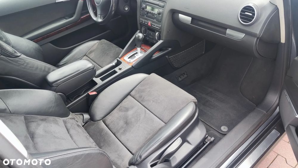 Audi A3 3-drzwiowe 2.0 FSI Ambition Tiptronic - 4