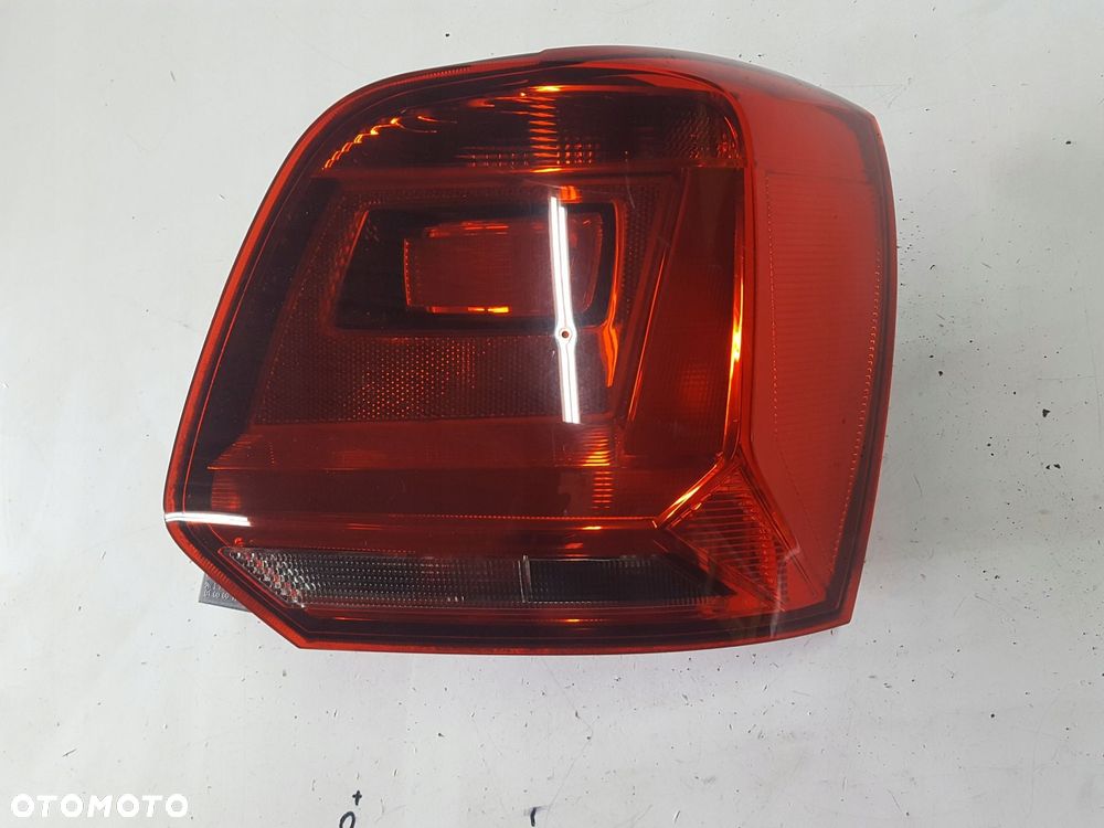 VW POLO V 6R 6C LIFT 15-17r LAMPA PRAWA TYŁ TYLNA - 1