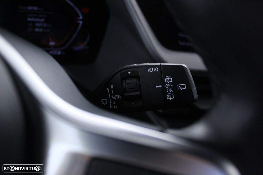 BMW 116 d Pack Desportivo M Auto - 25