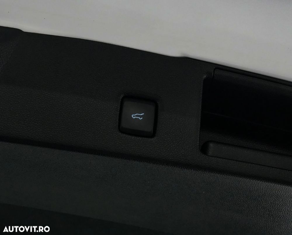 Ford Kuga 2.5 Duratec FHEV AWD ST Line - 24