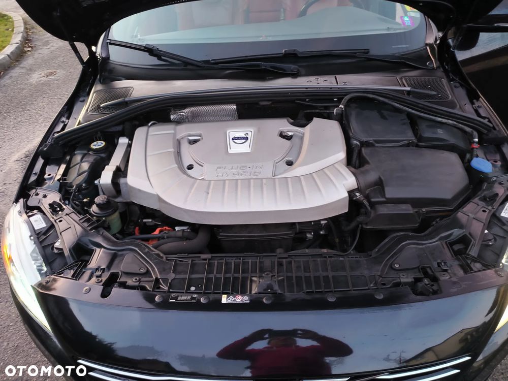 Volvo V60 D6 AWD Plug-in Hybrid R-Design Momentum - 30