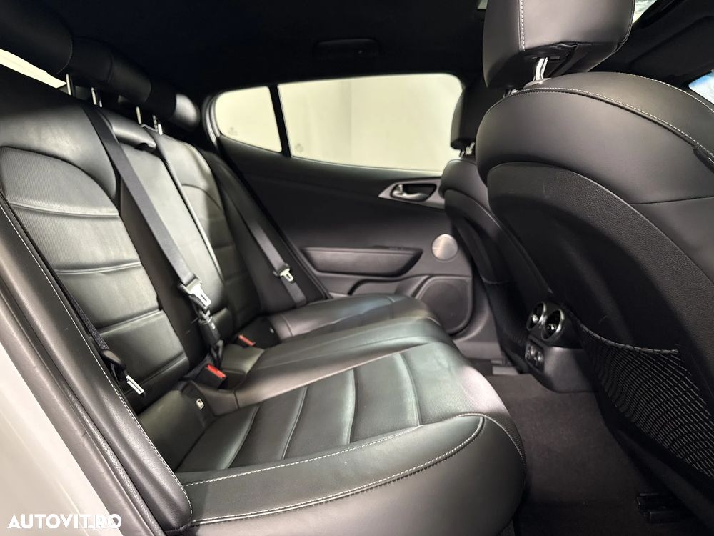 Kia Stinger - 13