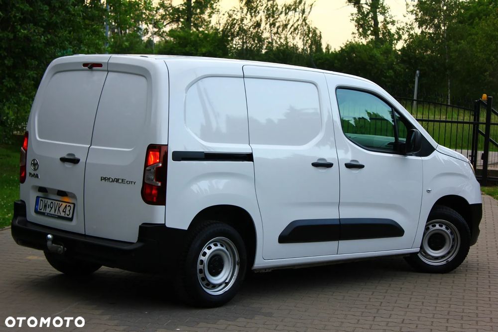 Toyota PROACE CITY BLASZAK 2 OSOBOWY 1.2 D-4T BENZYNA 110KM PEWNE AUTO FV23% - 10