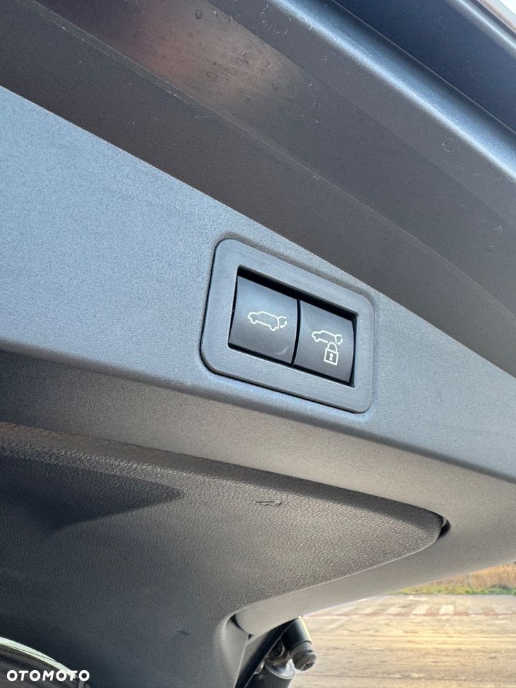 Toyota Corolla 2.0 Hybrid Executive - 18