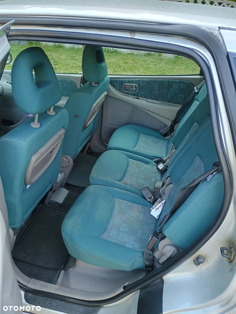 Nissan Almera - 10