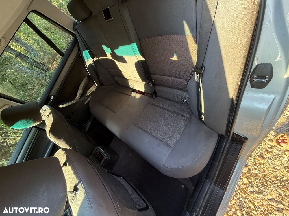 BMW Seria 3 318d Touring - 11