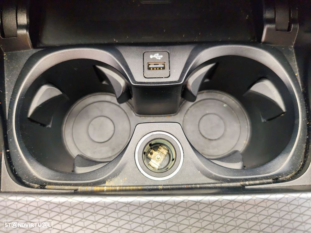 BMW 320 d Pack Desportivo M Auto - 24
