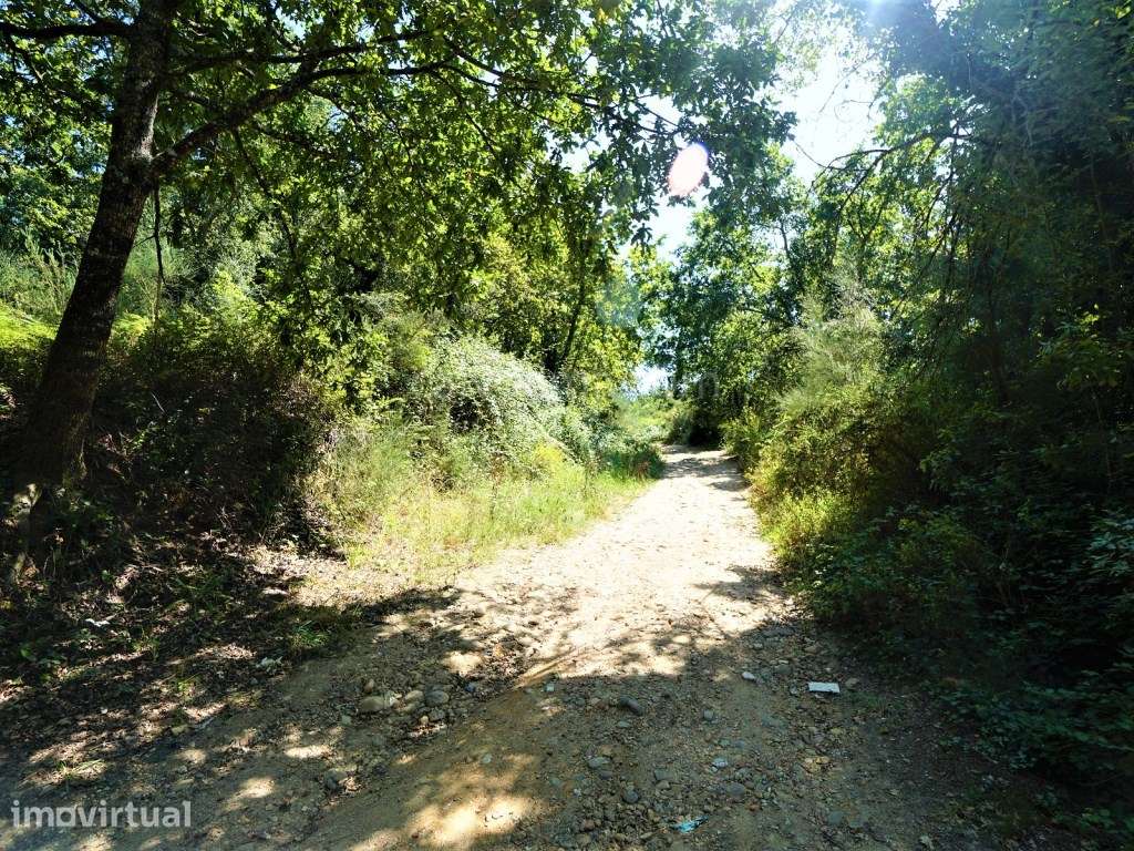 Terreno em zona de construção para venda, próximo do centro da vila... - Grande imagem: 4/5