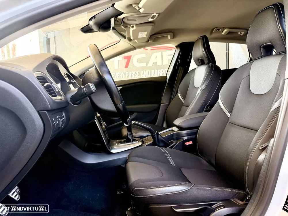 Volvo V40 2.0 D4 Momentum - 8