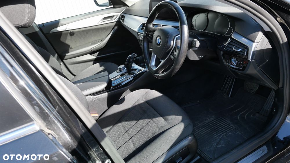 BMW Seria 5 530d xDrive - 7