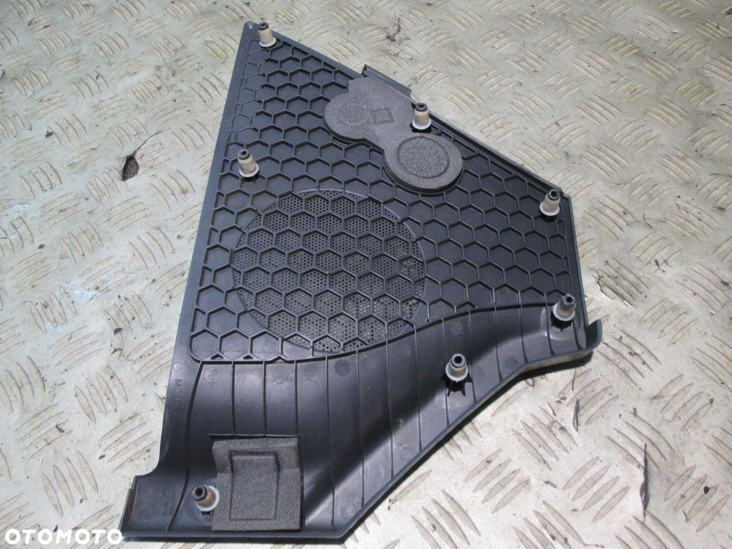 KRATKA OSŁONA GŁOŚNIKA PRAWA PRZÓD RENAULT MEGANE II 02- 186200172B - 2
